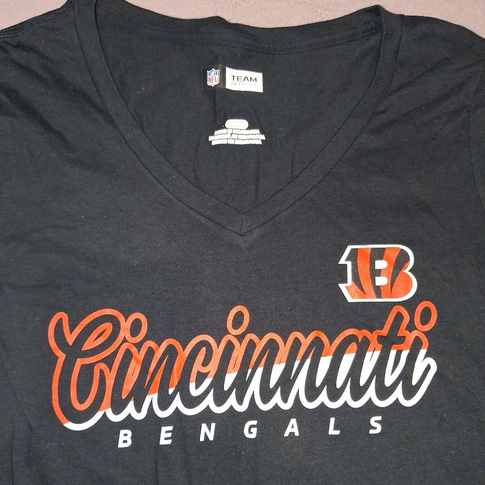 🆕NFL Cincinnati Bengals Football Womens Short Sleeve V-neck T-Shirt Size Small - Picture 12 of 12
